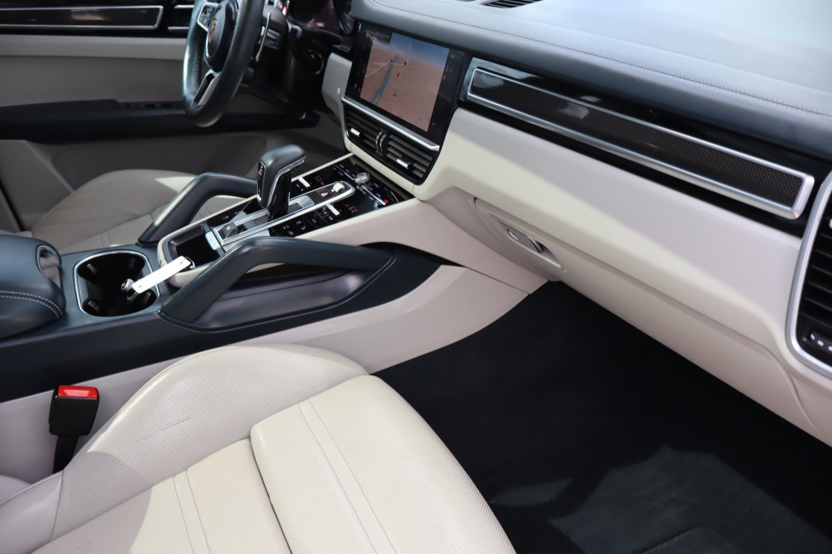 Used 2023 Porsche Cayenne Platinum Edition AWD/4WD image 22