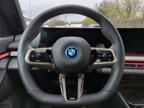 Certified 2025 BMW 550e xDrive 550e xDrive w/ Executive Package image 22