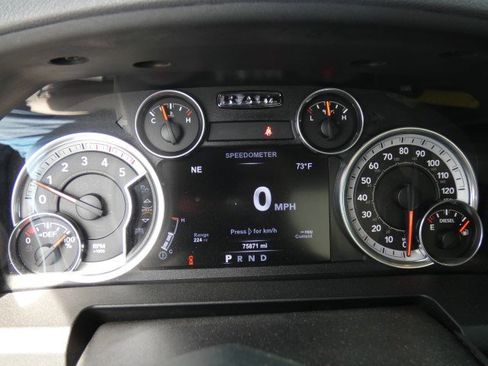 Used 2015 RAM 5500 SLT w/ Quick Order Package 29G SLT AWD/4WD image 24