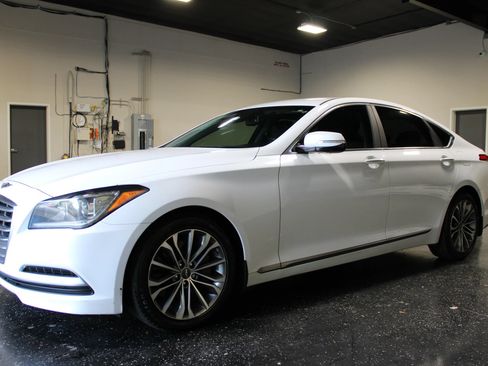 Used 2016 Hyundai Genesis 3.8 RWD image 6