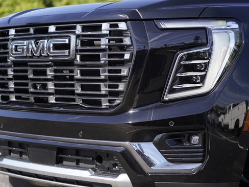 Used 2025 GMC Yukon XL Denali Ultimate AWD/4WD image 40
