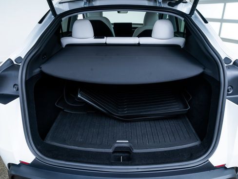 Used 2026 Tesla Model Y 2WD image 7