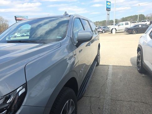 Used 2023 Chevrolet Suburban LS image 5