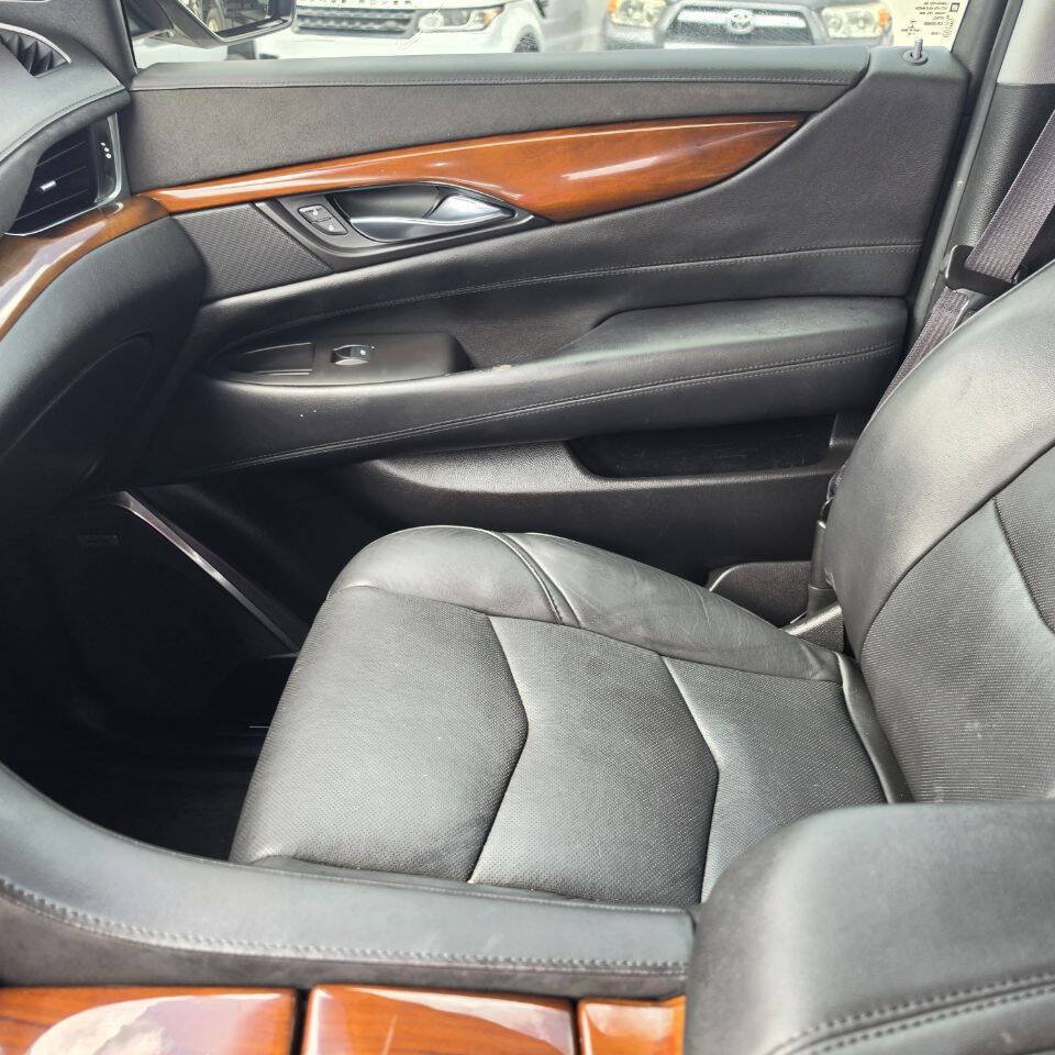 Used 2016 Cadillac Escalade Premium AWD/4WD image 12