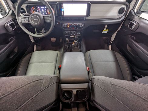 Certified 2025 Jeep Gladiator Sport AWD/4WD image 23