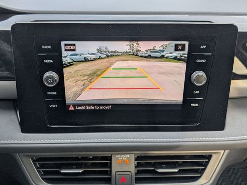 New 2026 Volkswagen Taos SE image 19