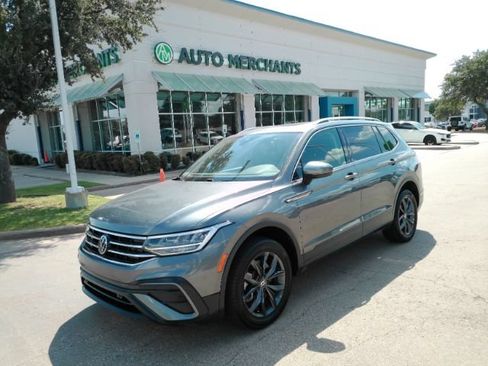 Used 2022 Volkswagen Tiguan SE w/ Panoramic Sunroof Package FWD image 1