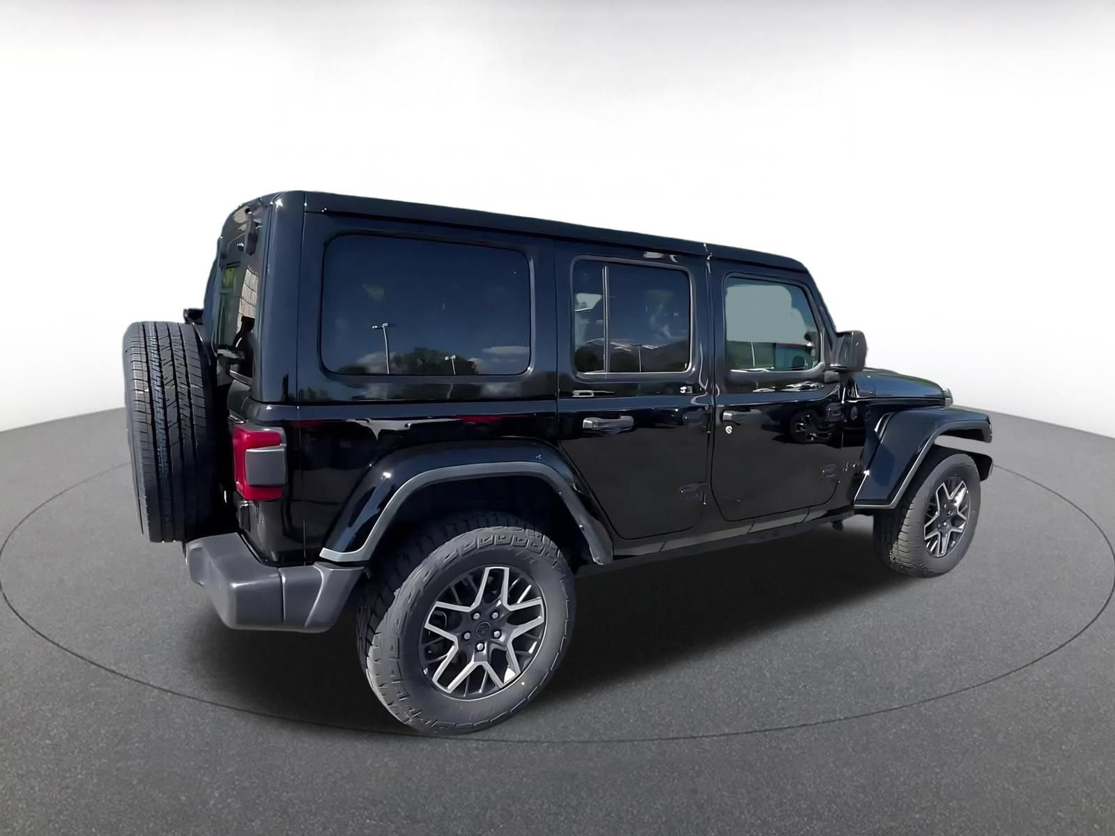 Used 2025 Jeep Wrangler Unlimited Sahara AWD/4WD image 12