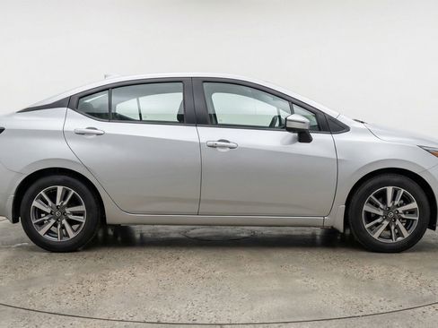 Used 2025 Nissan Versa SV image 11