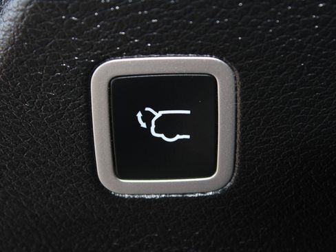Used 2025 Chrysler Pacifica Select AWD/4WD image 9