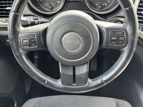 Used 2012 Jeep Grand Cherokee Laredo image 20