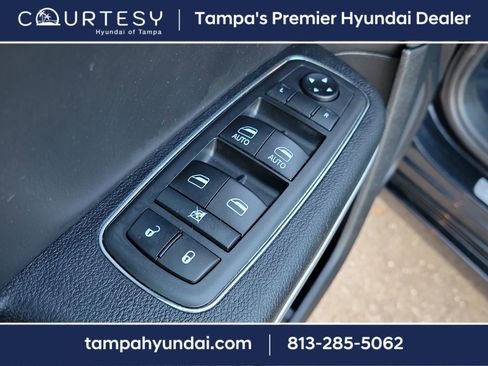 Used 2019 Chrysler 300 Limited image 17