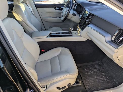 Used 2019 Volvo XC60 T6 Momentum w/ Multimedia Package image 22
