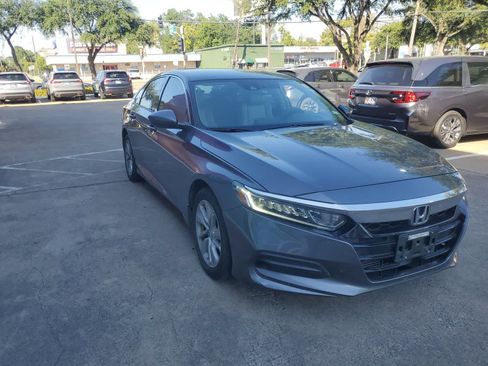 Used 2018 Honda Accord LX image 9