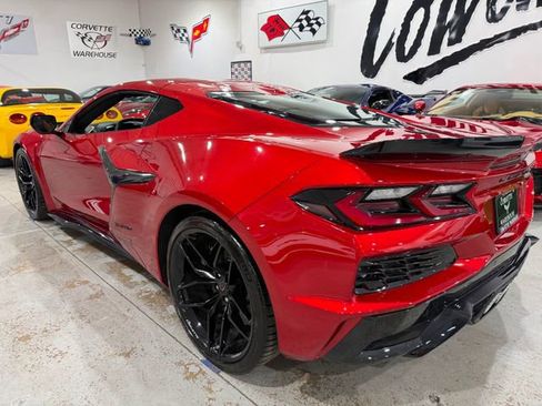 Used 2025 Chevrolet Corvette Z06 RWD image 3