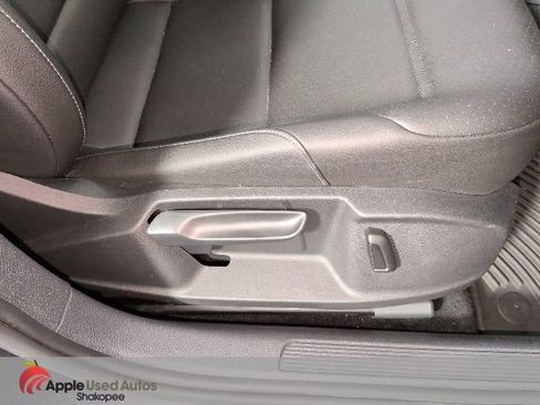 Used 2017 Volkswagen Golf SE FWD image 36