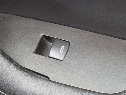 Used 2025 Chevrolet Blazer LT FWD image 33