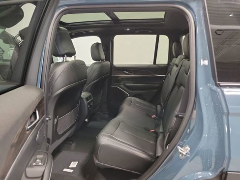 New 2026 Jeep Grand Cherokee Limited w/ Limited Altitude Package AWD/4WD image 8