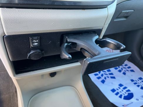 Used 2017 Toyota Sienna LE image 30