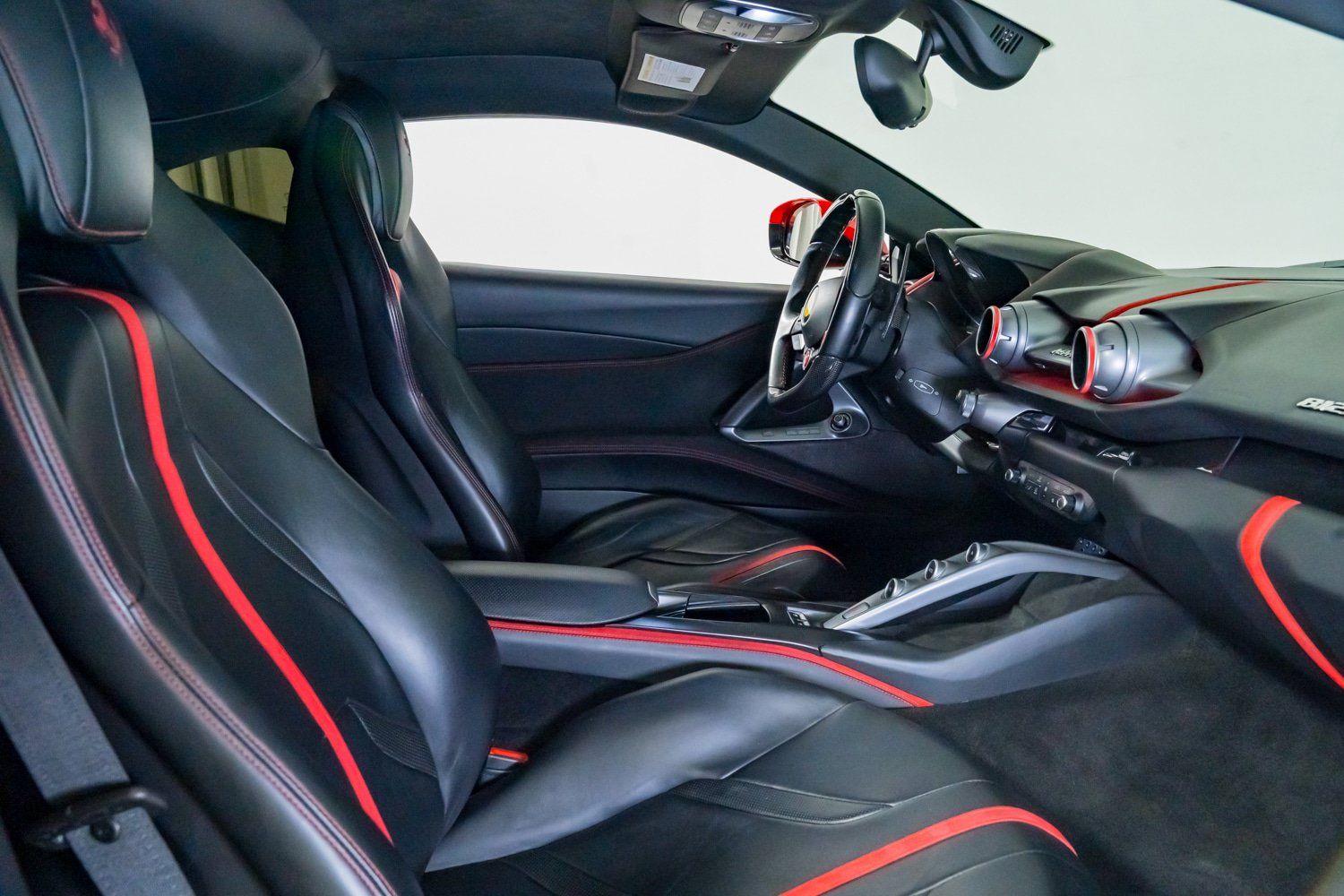 Used 2018 Ferrari 812 Superfast RWD image 25