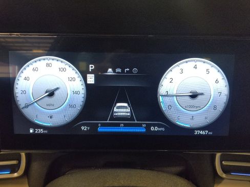 Used 2025 Hyundai Elantra Limited FWD image 23
