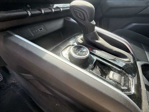 Used 2023 Chevrolet Colorado Trail Boss w/ Technology Package AWD/4WD image 17