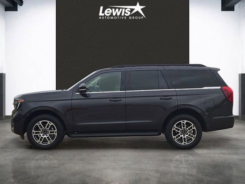 Used 2025 Ford Expedition Active image 2