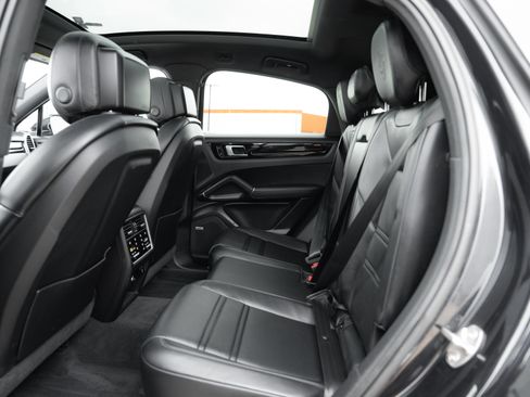 Used 2021 Porsche Cayenne Coupe image 26