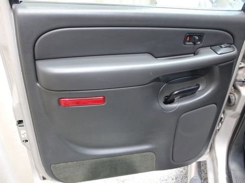 Used 2004 Chevrolet Silverado 2500 LS w/ Heavy-Duty Power Package image 27