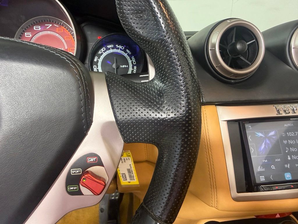 Used 2010 Ferrari California RWD image 18