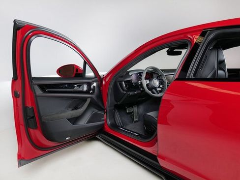 Certified 2025 Porsche Panamera GTS AWD/4WD image 28
