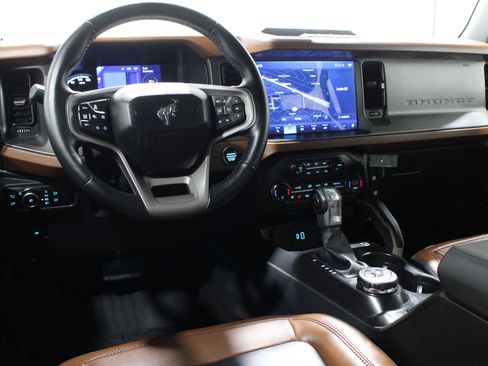 Used 2024 Ford Bronco Outer Banks AWD/4WD image 2