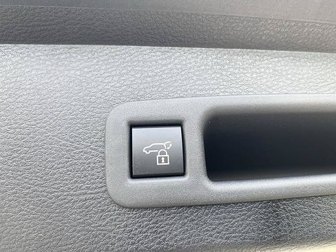 Certified 2026 Toyota Sienna XLE FWD image 30