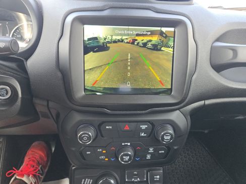 Used 2023 Jeep Renegade Latitude AWD/4WD image 18