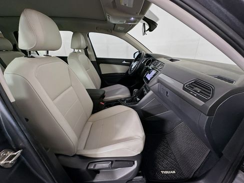 Used 2018 Volkswagen Tiguan SEL w/ 3rd Row Seat Package image 32