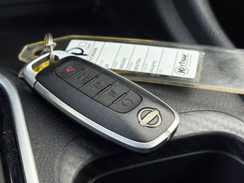 Certified 2025 Nissan Sentra SR image 39