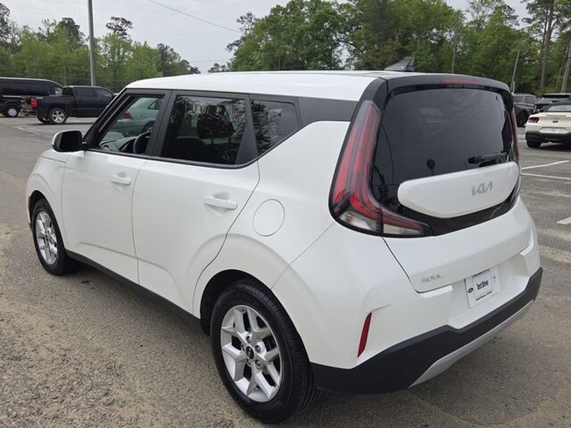 Used 2023 Kia Soul LX w/ Option Group 015 FWD image 11