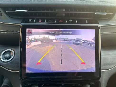 Used 2022 Jeep Grand Cherokee Limited AWD/4WD image 19