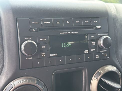 Used 2018 Jeep Wrangler Sport AWD/4WD image 8