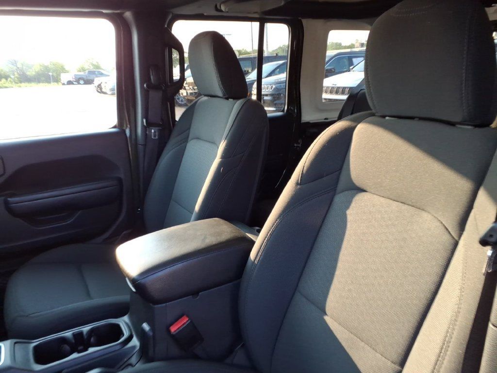Used 2022 Jeep Wrangler Unlimited Sport AWD/4WD image 9
