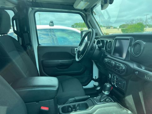 Used 2023 Jeep Wrangler Unlimited w/ Cold Weather Group AWD/4WD image 7