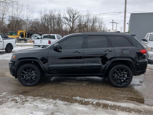 Certified 2022 Jeep Grand Cherokee Laredo X image 11