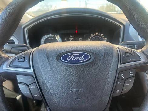 Used 2018 Ford Fusion SE FWD image 22