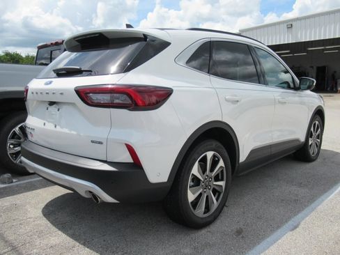 Used 2023 Ford Escape Platinum w/ Premium Technology Package AWD/4WD image 4