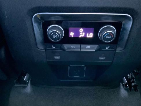 Used 2022 Chevrolet Tahoe Z71 w/ Luxury Package image 36