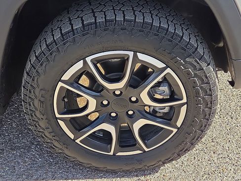 Used 2024 Jeep Compass Trailhawk image 11