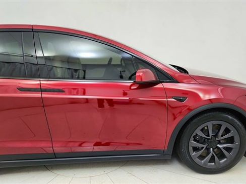 Used 2024 Tesla Model X image 8