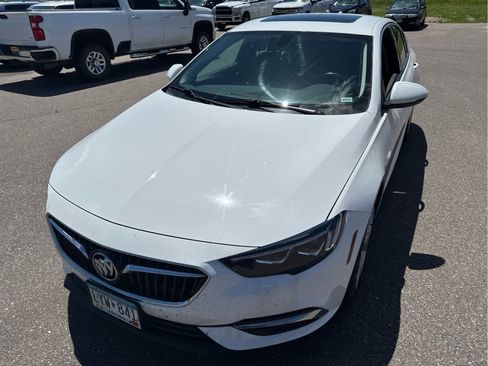 Used 2018 Buick Regal Preferred w/ Driver Confidence Package #1 FWD image 2