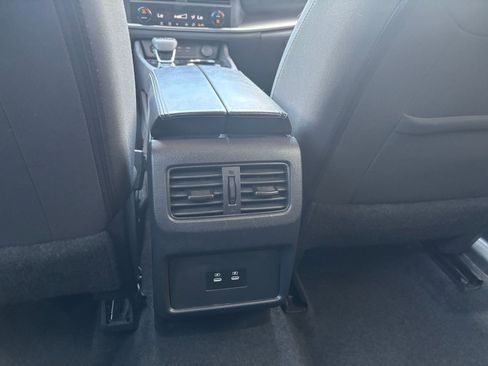 Used 2025 Nissan Rogue SV FWD image 24