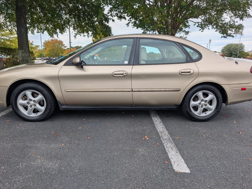 Used 2001 Ford Taurus SES FWD image 2